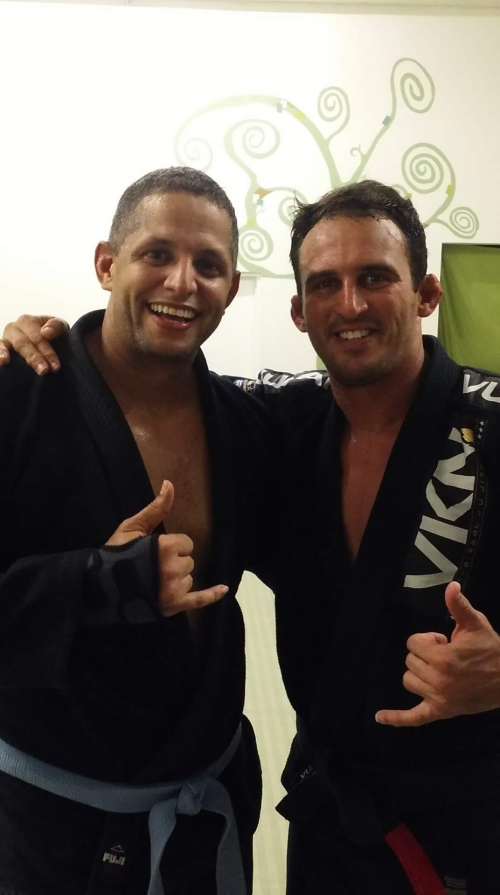 Fun with broken hand, trying to do one hand leg locks without any luck to the IBJJ Champion and UFC Coach Daniel Wanderley the man is a BEAST!, "Yo enseñe, yo lo dí"  https://www.wanderleyjiujitsu.com