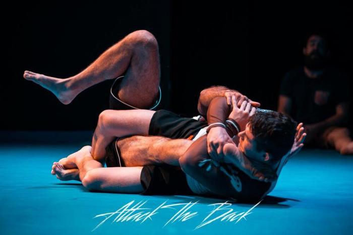Kneebar! finish from another super fight