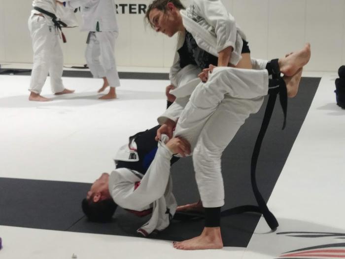 Training at Checkmat HQ.  Rolling with Pati Fontes