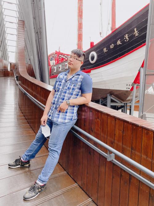 Alex （ Yan-Min ） Huang