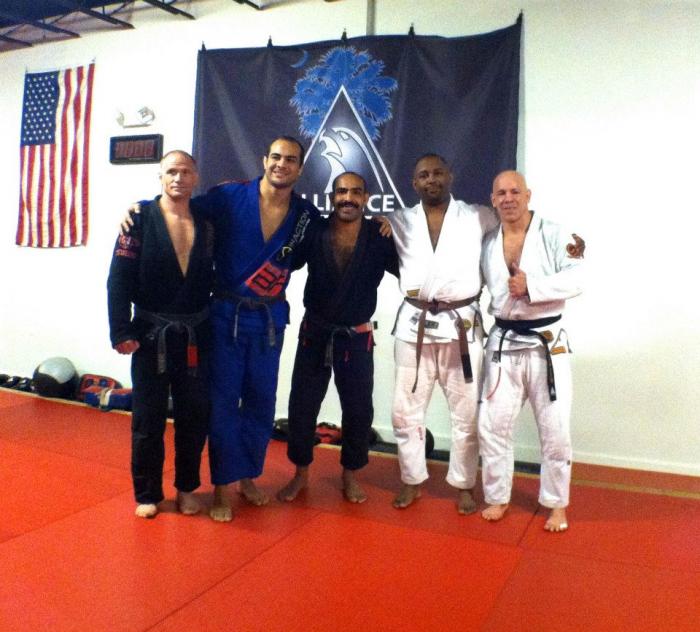 Brown belt · December 4, 2013 · Promoted by Rafael Rosendo Dos Santos