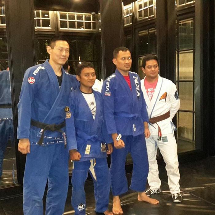 Back to 2017, when i got blue belt from prof. Mike Jen (4th degree), with My Coach Pak Martin