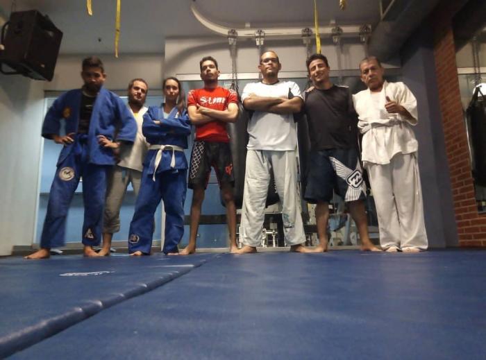 Una Foto vieja, haciendo Grappling