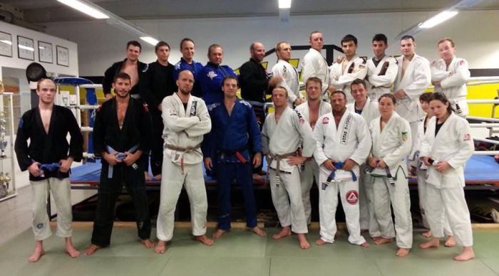 Neck training for the team by Josch Hinger