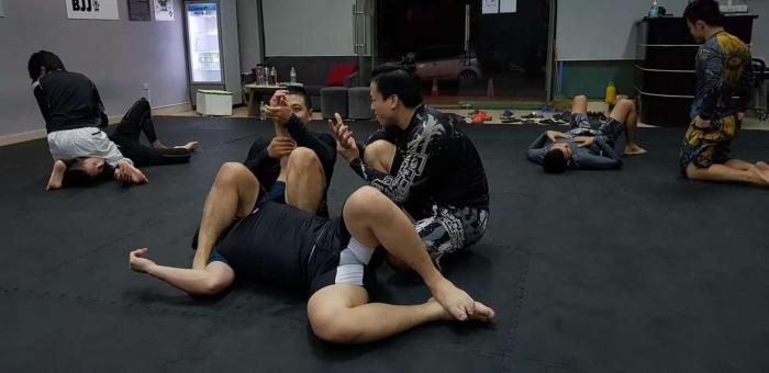 Working that arm bar!