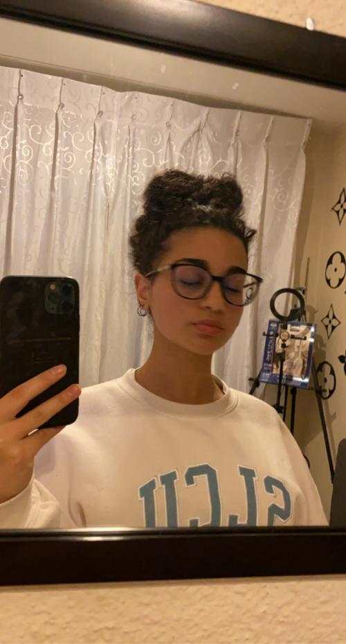 Esra Yakut