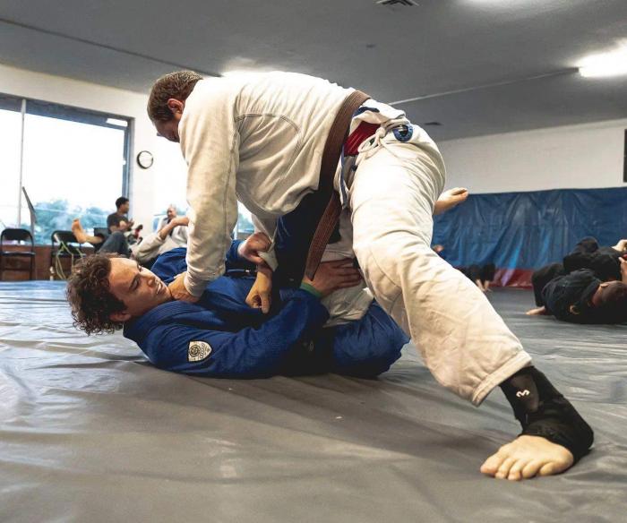 Knee on belly