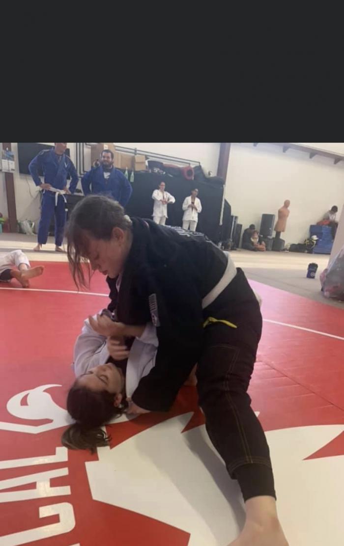 knee on belly