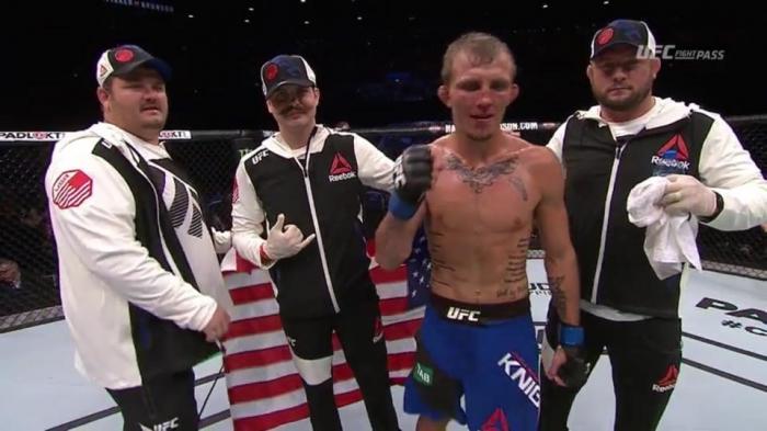 Jason Knight defeats Dan Hooker in Melbourne Australia