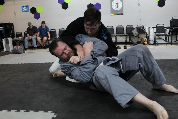 Me defending a kimura.