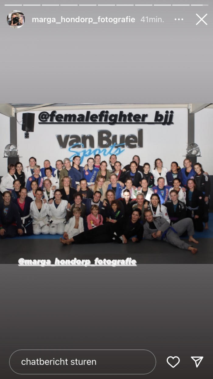Group picture female fighter camp OSS