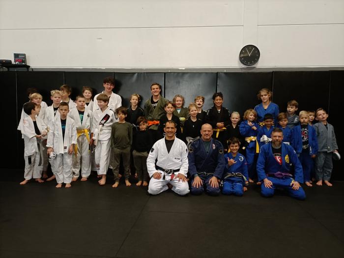Great kidsclass with guest blackbelts Cadu Francis from Jiu jitsu Foundation San Diego USA and Mathieu Peters from Jiu jitsu Factory HQ