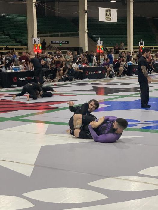 Kneebar for gold