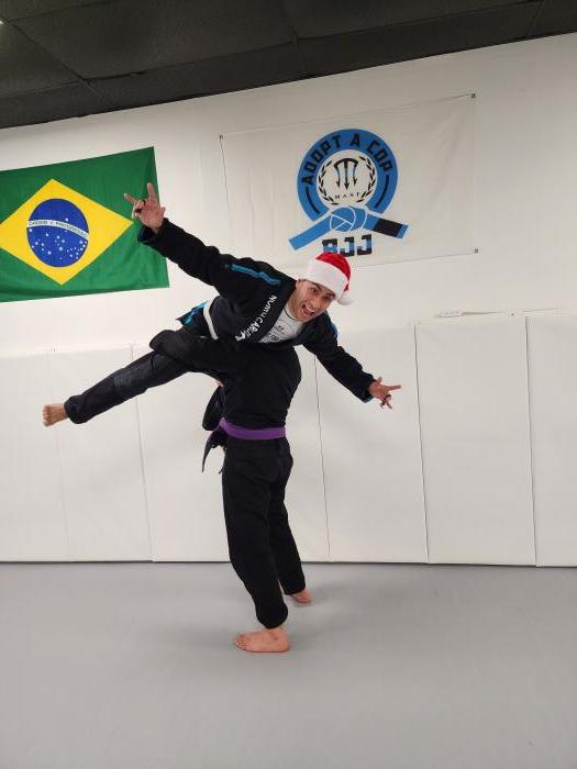 Its a bird!! It's a plane!! No, it's a white belt making fly mistakes.