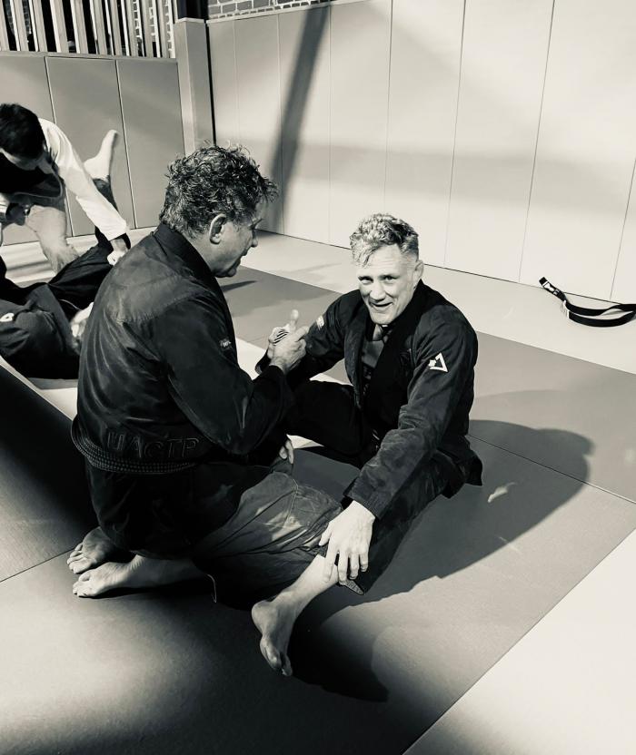 Rolling with my oldest BJJ friend Chris Haueter, meaning he's ancient hahaha