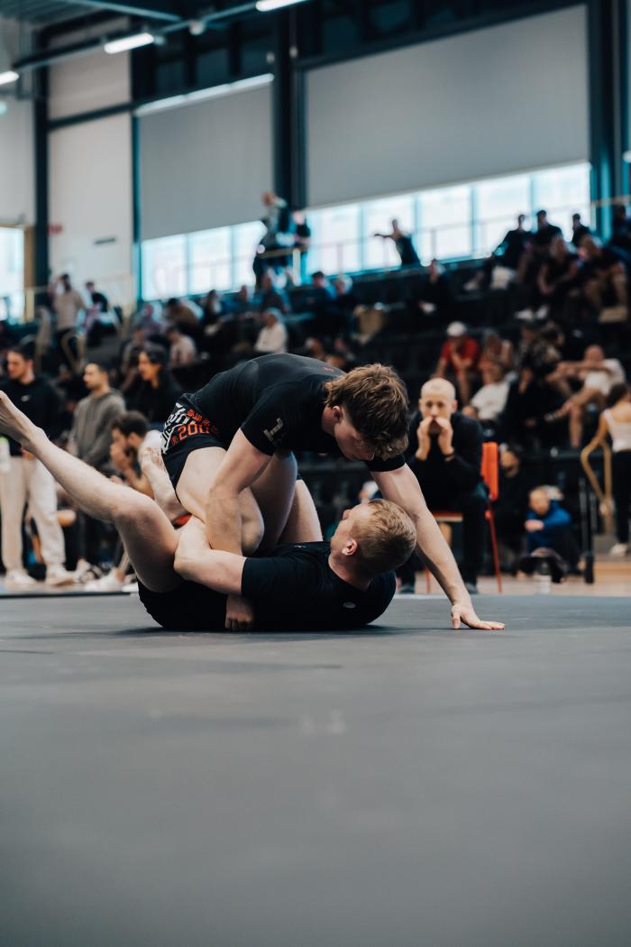 Diving knee slice setup