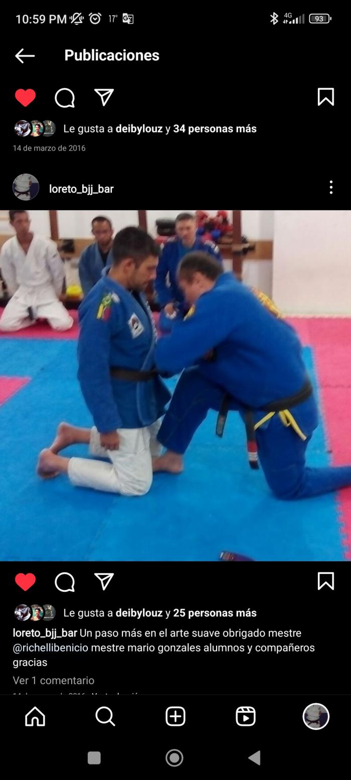 Recibiendo el cinturón marrón en 2016 de manos del mestre Benicio Richelle faixa presta 3 graus