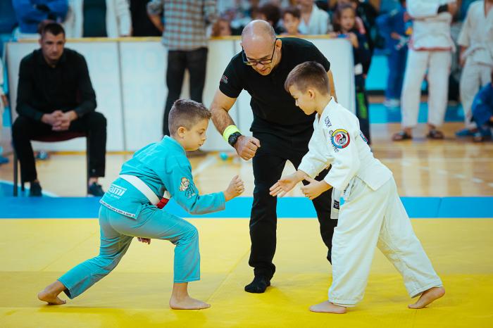 Refereeing at the Brasov Open in 2023