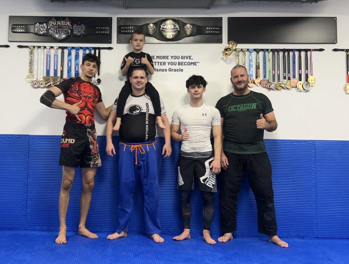 NoGi sparring with my son Ramon_V