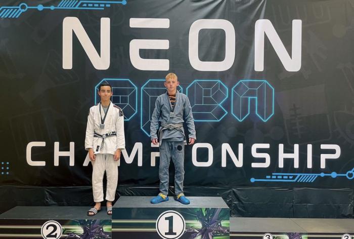 Gold at Neon May 2023