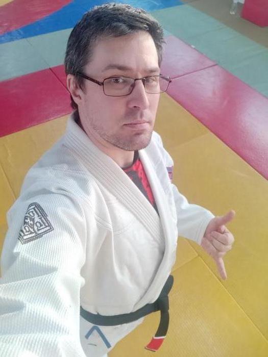 Black on white)