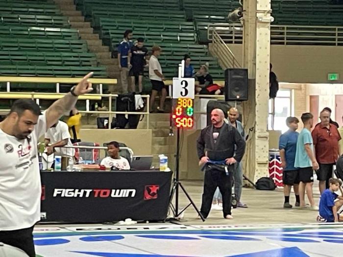 Fight 2 Win waiting for a match