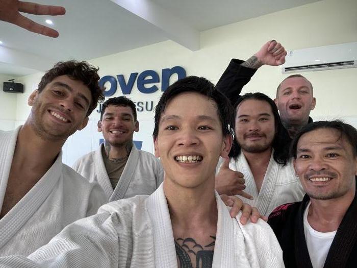 Woven jiu jitsu