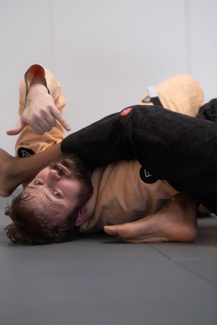 Cant defend the armbar, must pose for camera