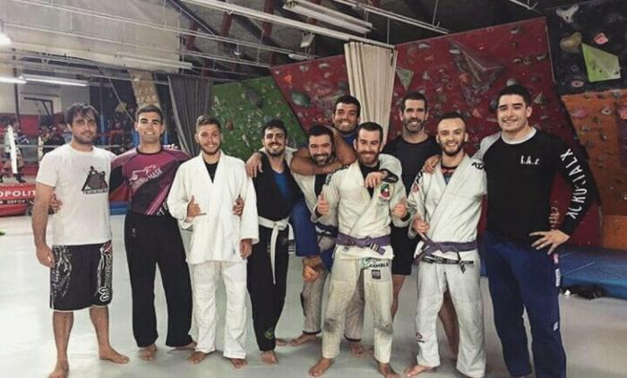 This was my first BJJ class sometime in late 2017, at Club Deportivo Metropolitano in Madrid (Spain), where Professor Siri Batista (Lotus Club) teaches. I attended with my judo kimono, haha.