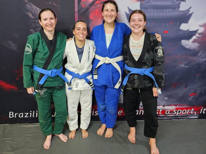 Third stripe on white belt
