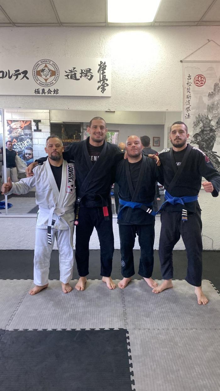 Cuarto grado entregado por Joaquín Covarrubias, Maestro de Yuken Jiu Jitsu. Competir tiene otra lógica, hay que tener claras tus fortalezas y aplicarlas en un plan; y no siempre ganas jugando bonito)