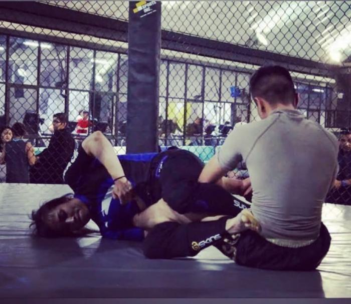 Demostration romling with boys in a gym