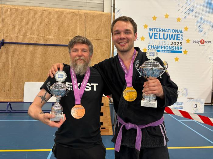 My students got 3rd place Best Academy Kids at Veluwe Open BJJ 2025, Bronze medal myself. Teammember Timo took gold and won the absolutes and we took the Best Academy Masters Elite Division too ;-)