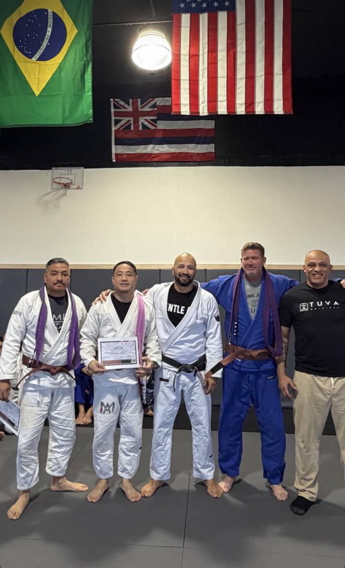 My professor Magno, fellow gym members and guest appearance by 7th degree Coral belt Allen Góes