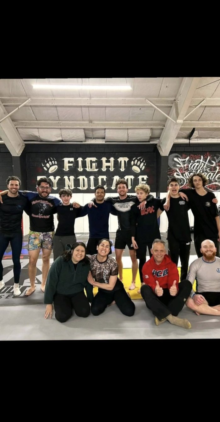 Cross training with the fellow neighbors, fight syndicate big bear