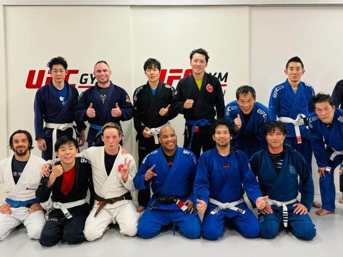 Putting in the work in the gi at UFC Gym Ogikubo.
